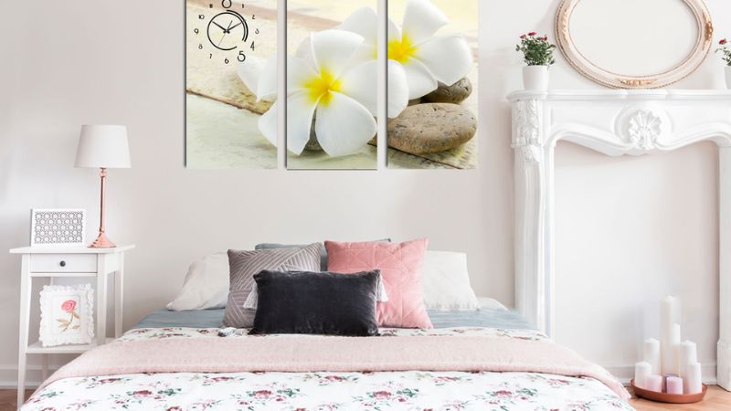 Tranh phòng ngủ cho người mệnh kim hình bông hoa trắng