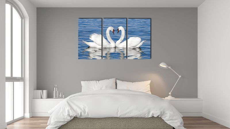 Tranh treo phòng ngủ mệnh Kim đẹp hình đôi thiên nga