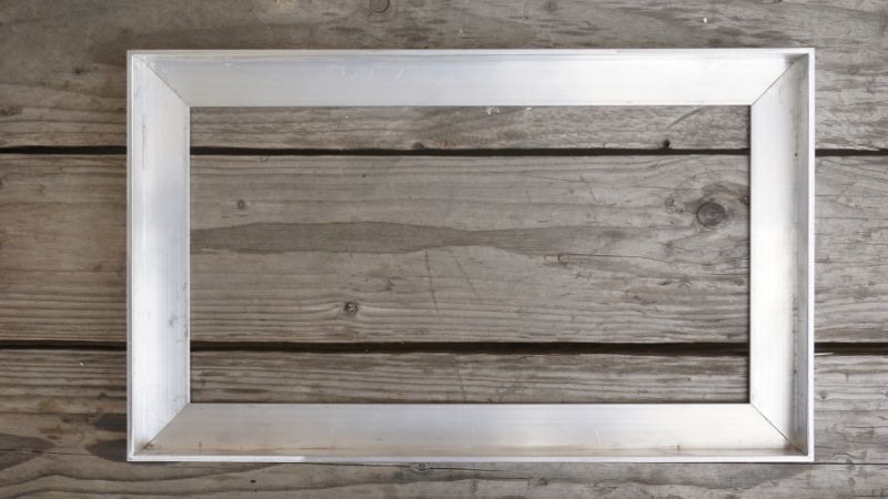 Khung tranh làm bằng kim loại