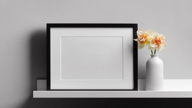 Khung tranh làm từ chất liệu nhựa composite 